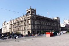 Arkitekturen vid Plaza de la Constitución (Zócalo), Centro Histórico, Mexico City.