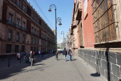 Arkitekturen längs gatan Moneda, Centro Histórico, Mexico City.