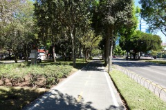 Promenaden längs Avenida La Reforma som skär mellan Zona 9 och Zona 10, Guatemala City.