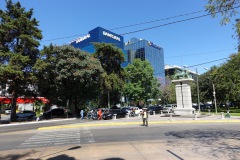 Banrural Bank, promenaden längs Avenida La Reforma som skär mellan Zona 9 och Zona 10, Guatemala City.