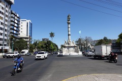 Monumento a Miguel García Granados, Avenida La Reforma som skär mellan Zona 9 och Zona 10, Guatemala City.